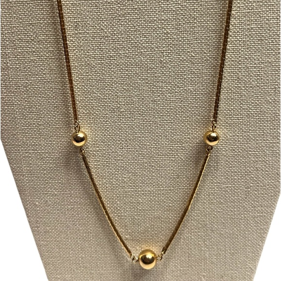 Vintage Avon gold‎ tone bead station clasp necklace - Picture 2 of 5